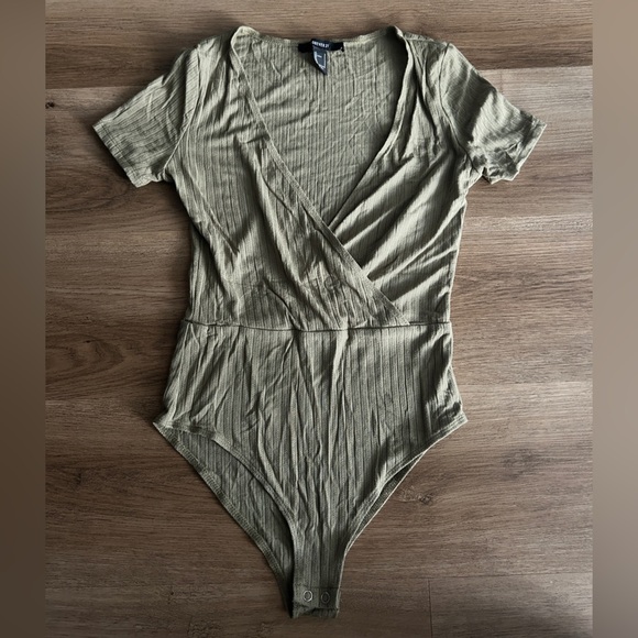 Forever 21 Woman’s Olive Ribbed Wrap Bodysuit - Size S- EUC - Picture 1 of 6